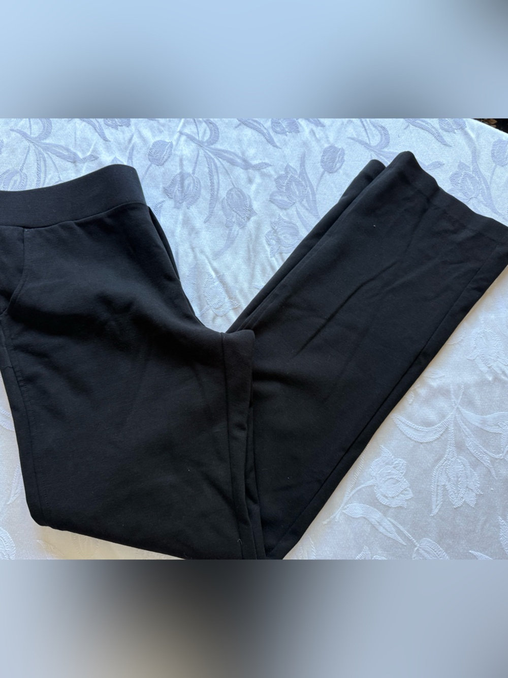 Ellen Tracy Black Pull on Bootcut pants